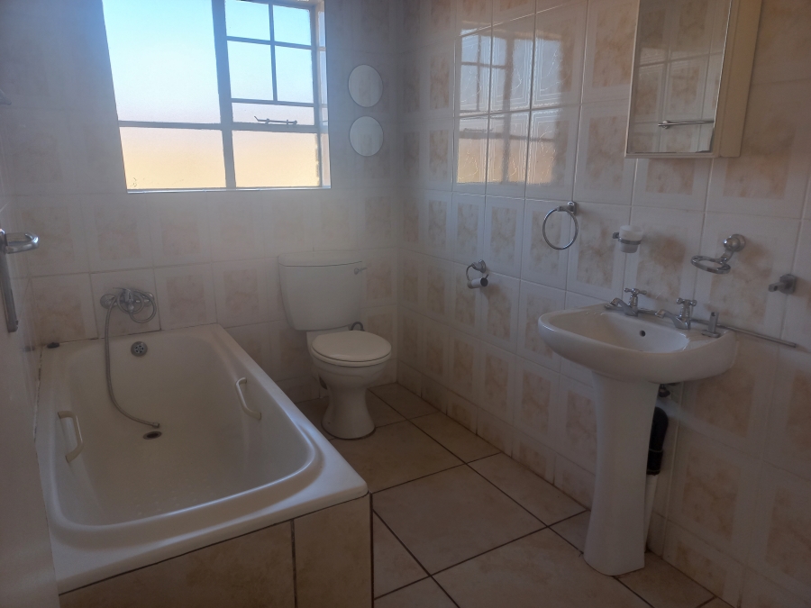To Let 3 Bedroom Property for Rent in Meiringspark North West